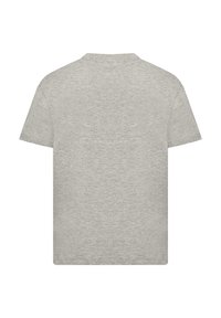 Šedé tričko s krátkým rukávem, má kulatý výstřih a hladký, jemný povrch. Minimalistický design bez viditelných vzorů nebo akcentů.