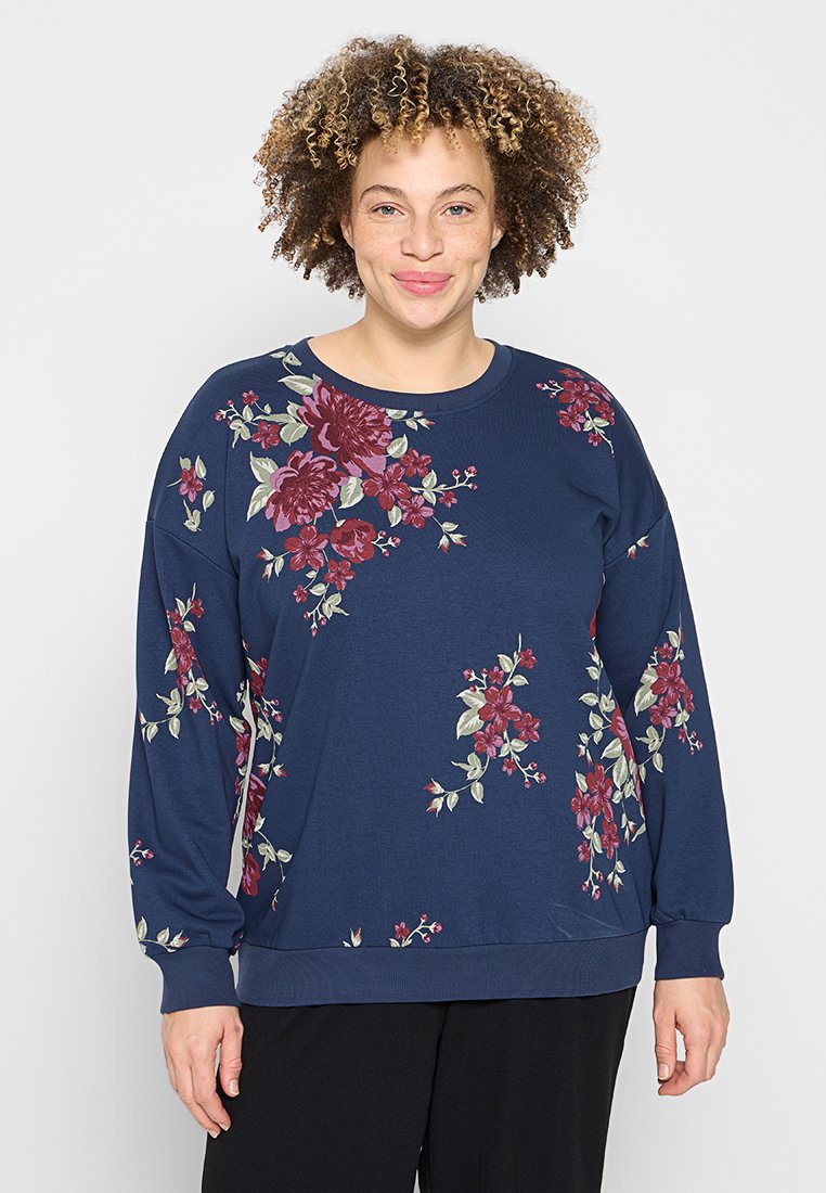 Marineblauwe sweatshirt van zachte stof, met bloemenpatronen in bordeauxrood en groen, met lange mouwen en een ronde hals.