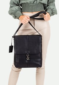 Burkely FUNDAMENTALS ANTIQUE AVERY - Umhängetasche - black