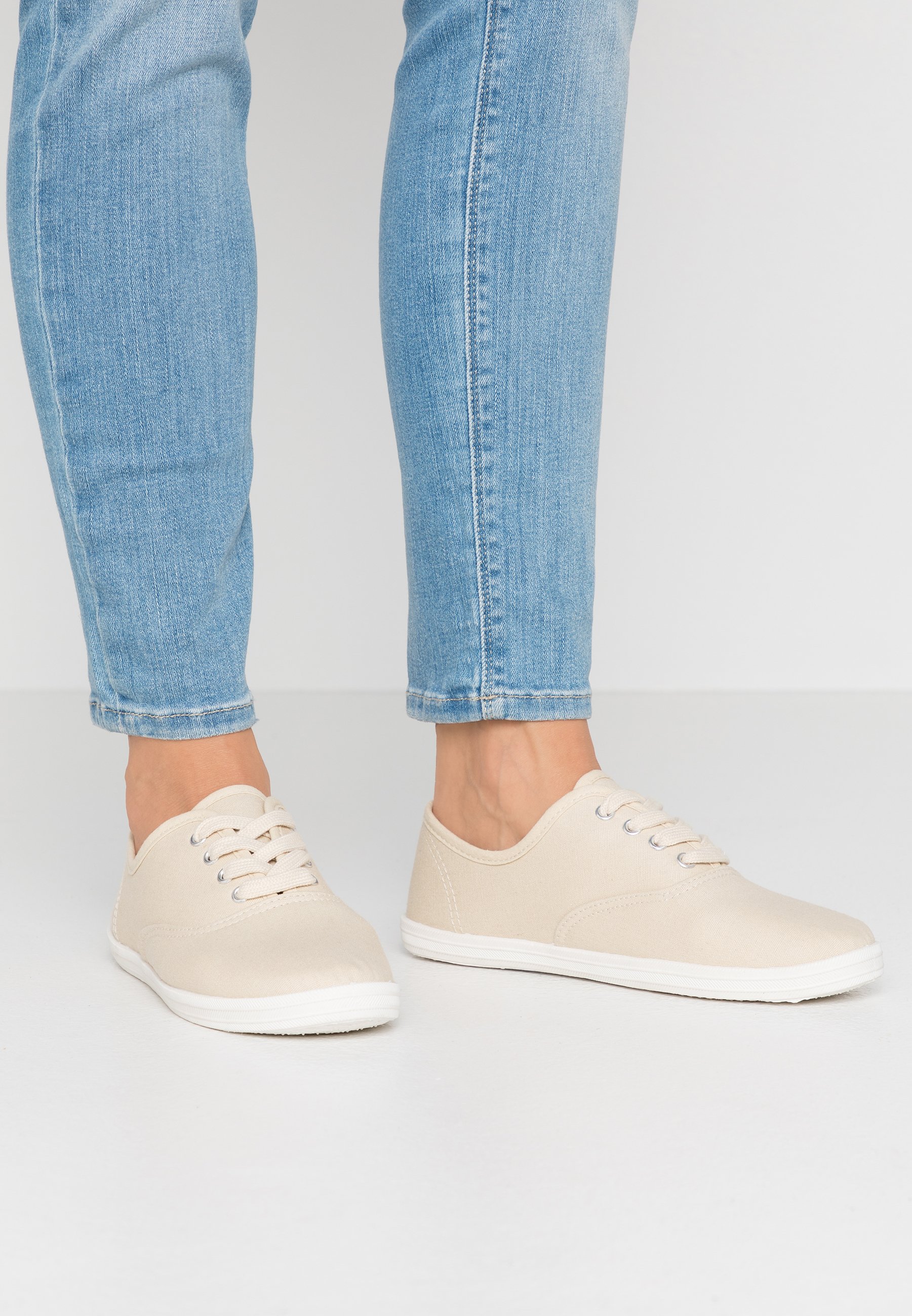 CALANDO Joggesko beige Zalando.no CALANDO Joggesko beige Zalando.no