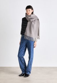Calvin Klein FRINGES TWO TONES SCARF  - Šal - cinder/gray morn