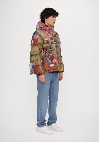 Padded jacket with vibrant, multicolored artistic print featuring shades of red, gold, and blue. Includes a hood and zip closure.