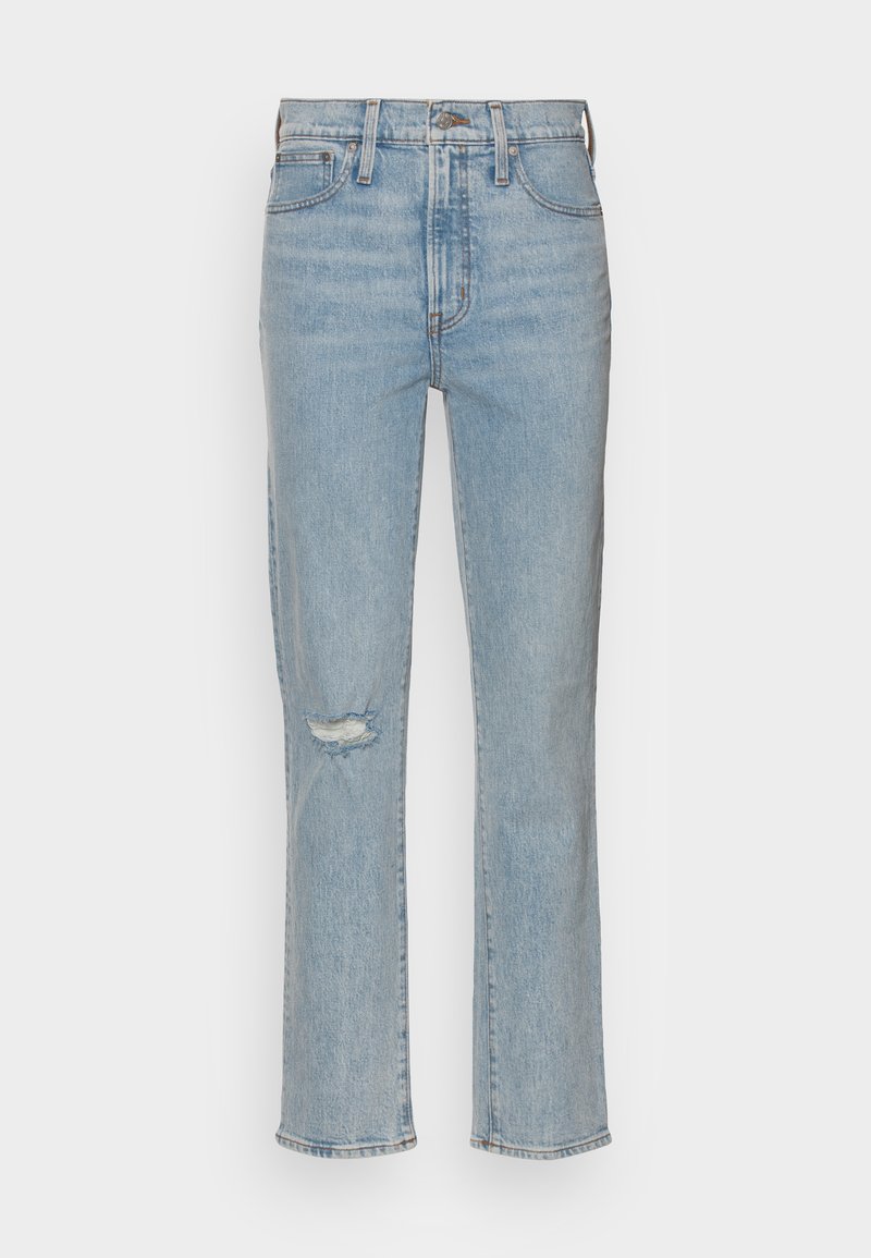 Jeans de denim azul claro com corte reto, apresentando um rasgado desgastado no joelho esquerdo, design clássico de cinco bolsos e passantes para cinto.