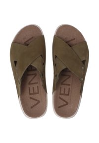 Bruine leren slidesandalen met kruislings straps, een gevoerde kurken inlegzool en een witte rubberen zool met zwarte accentdetails.