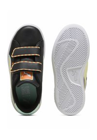 Scarpe in pelle nera con accenti gialli e menta; doppie tracolle in velcro; suola in gomma bianca con motivo di presa testurizzato; interno imbottito.