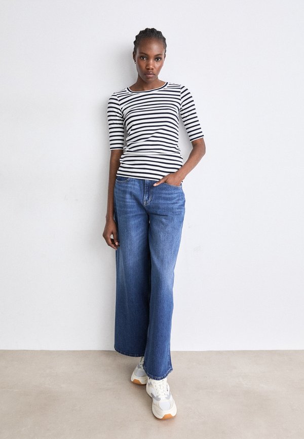 THE CONEY METALLIC - Trainers - newsprint4