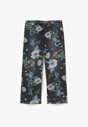 Pantaloni in denim neri a gamba larga, con una stampa floreale su tutta la superficie nelle tonalità di blu, bianco, verde e beige.