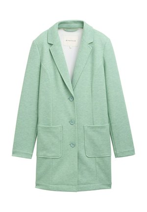 Blazer vert clair en tissu texturé, avec un col cranté, une fermeture à trois boutons et deux poches à rabat à l'avant.