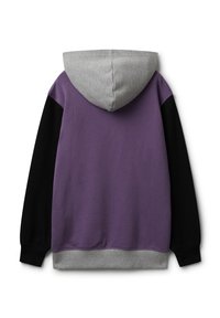 Vista posteriore di una felpa color-block con cappuccio grigio e orlo, corpo viola e maniche lunghe nere su sfondo bianco semplice.