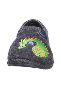 Grau gefilzte Hausschuhe mit grünem gesticktem Drachenmuster, schwarzer Gummisohle und elastischen seitlichen Akzenten für ein leichteres Anziehen.