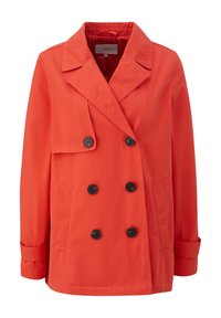 Veste croisée rouge-orange avec des boutons noirs, de larges revers, des manches longues et deux poches avant.