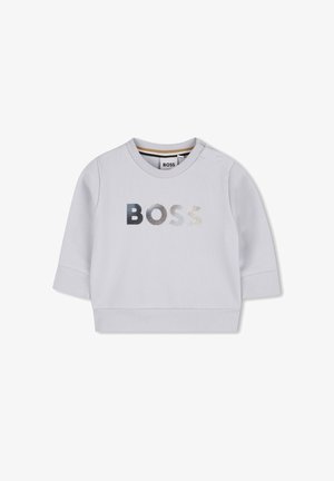 Felpa per bambini a maniche lunghe di colore grigio chiaro con il logo "BOSS" in lettere sfumate dal nero al bianco e bottoni automatici sulla spalla sinistra.
