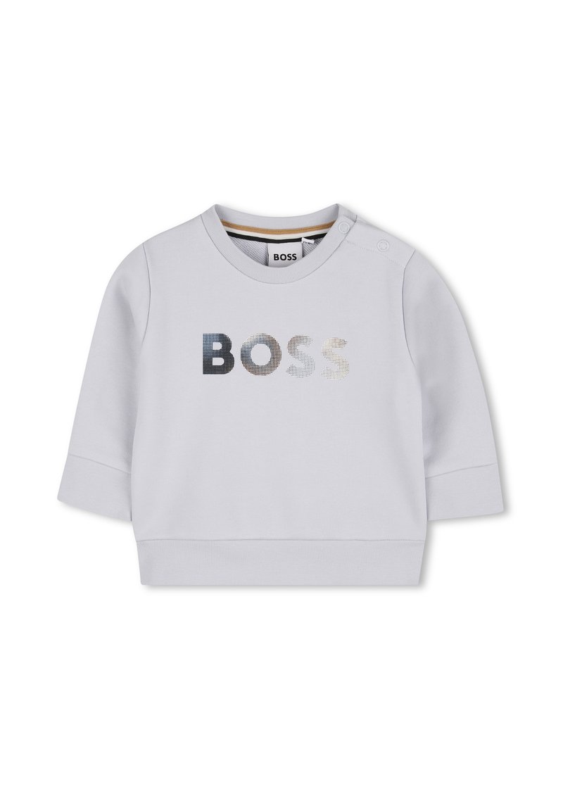 Felpa per bambini a maniche lunghe di colore grigio chiaro con il logo "BOSS" in lettere sfumate dal nero al bianco e bottoni automatici sulla spalla sinistra.