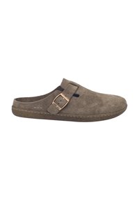 Brun ruskinds-slip-on-træsko med en rektangulær rem og metalspænde; har en tekstureret indersål og en gummisål med syningsdetalje.