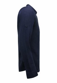 Marineblauwe langarmshirt van linnen, met een gestructureerde kraag, een knoopaccent op de mouw en een getailleerde pasvorm.