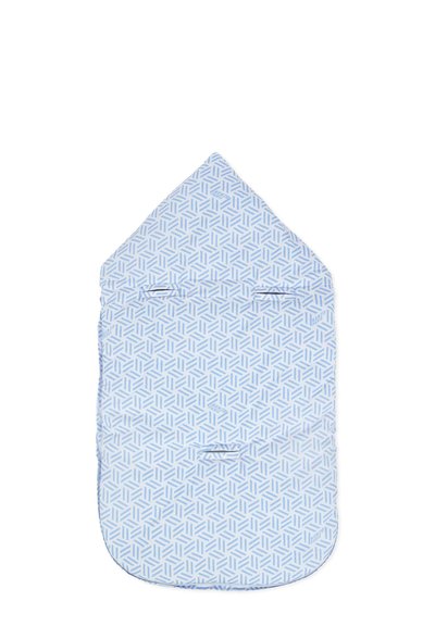 Coperta per neonati blu a fantasia con cappuccio, caratterizzata da un design geometrico. Tessuto morbido, bordi arrotondati e apertura frontale per un facile accesso.
