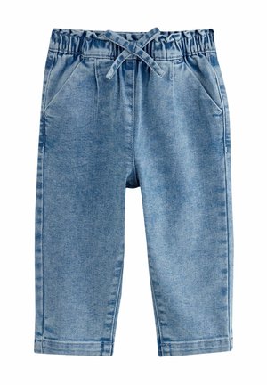 Pantalon en denim bleu clair avec une taille élastique, un cordon de serrage et deux poches avant. Texture lisse et longueur raccourcie.