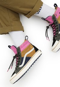 Vans SK HI MTE UNISEX - Kõrge servaga tossud - black