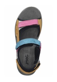 Sandal multicolor con tiras de ante rosa, azul y marrón, hebillas ajustables y una plantilla contorneada negra con grabado del logotipo.