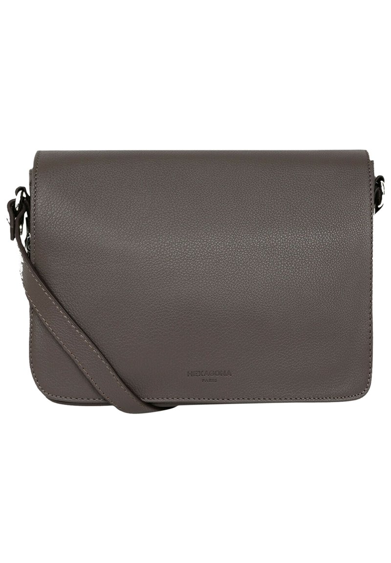 Borsa a tracolla grigia in pelle con texture liscia, forma rettangolare, chiusura a patta magnetica e tracolla regolabile.
