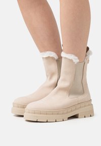 Tamaris Botines - sand