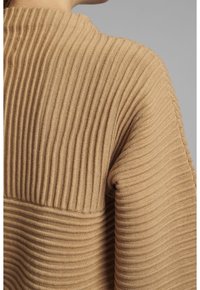 Nümph Sweter