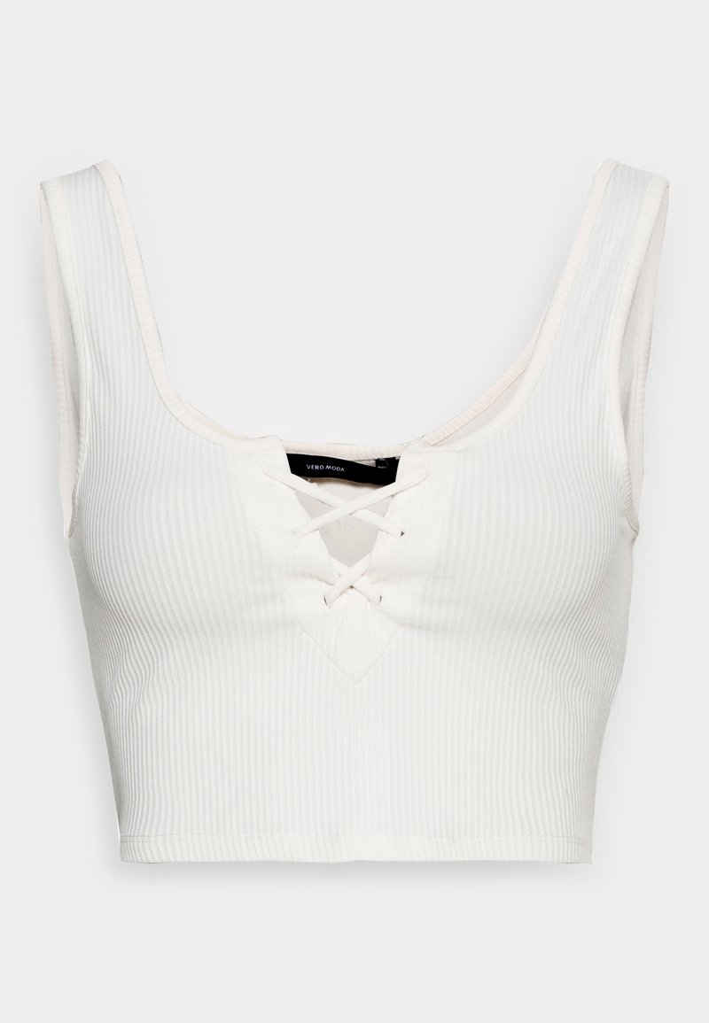 Bílý proužkovaný crop top se širokými ramínky, s detaily šněrování vpředu a přiléhavým střihem. Hladká textura s minimalistickým designem.
