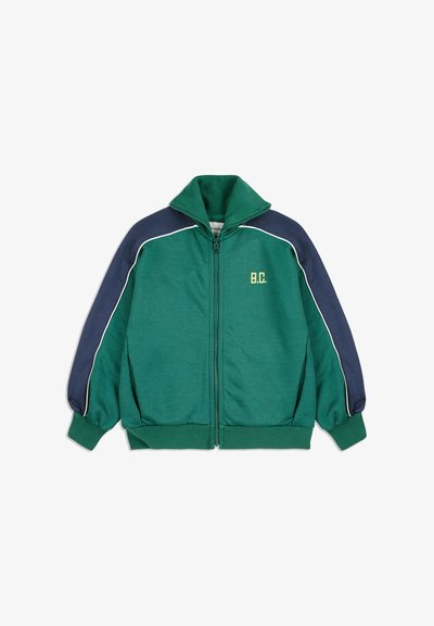 Zelená mikina so zipsom, vysokým golierom, námorníckymi modrými ramenami, bielym lemovaním a vyšitým logom "B.C." v žltom.