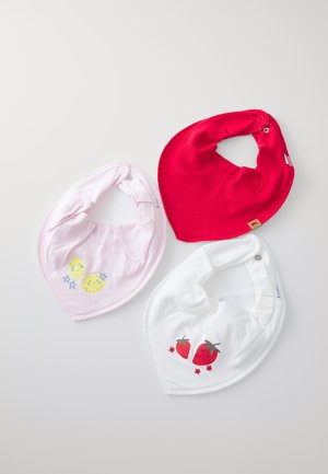 Tri kotički: svetlo rožnata bombažna kotiček z limončinimi grafiki, rdeča rebrasta bombažna kotiček ter bela bombažna kotiček z jagodnimi motivi.