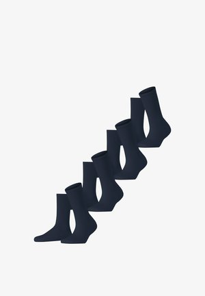 Marineblaue Baumwollsocken mit geripptem Muster, klassischen Knöchellänge und glatter Oberfläche. Sechser-Set, diagonal angeordnet.