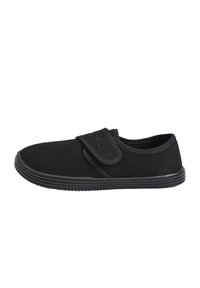 Chaussure en toile noire avec un bout arrondi, une sangle Velcro pour un ajustement facile et une semelle en caoutchouc texturée. Fini lisse et design minimal.