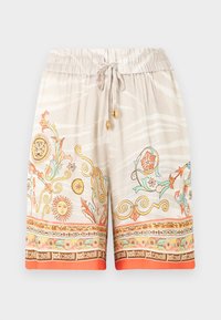 Shorts beige clair avec motifs floraux et soleils orange, cordons à embouts dorés, et bordure imprimée "Just Cavalli" sur l'ourlet.