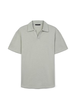 Polo shirt à manches courtes gris clair avec col et design en V. Fabriqué en tissu doux et texturé. Lignes simples et épurées.