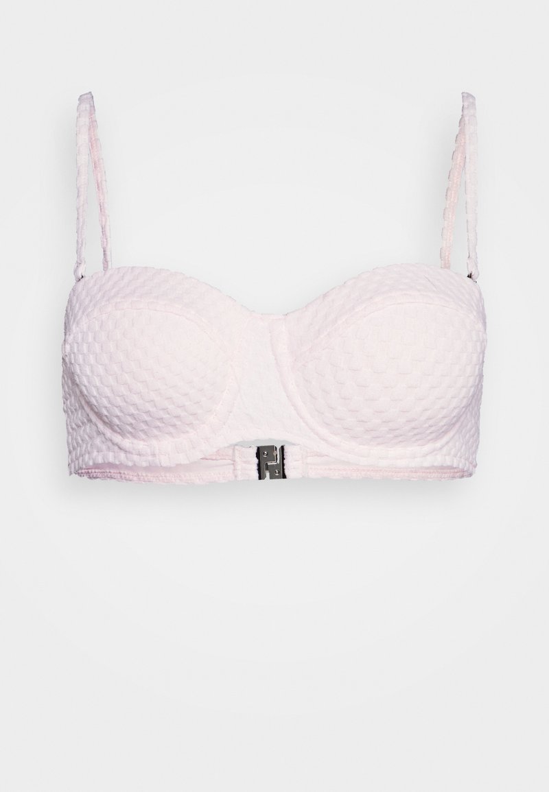 Sutiã bandeau texturizado rosa com copas estruturadas, alças finas ajustáveis e fecho metálico frontal.