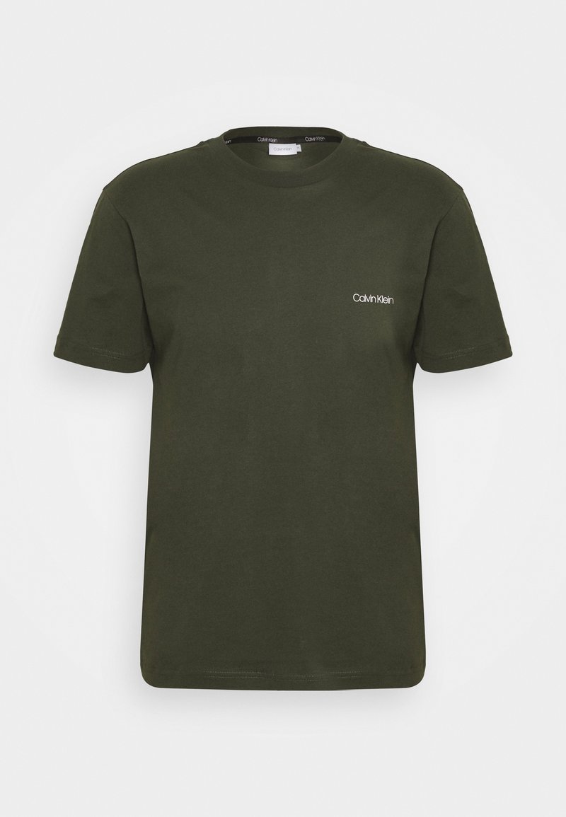 Oliwkowa bawełniana koszulka z okrągłym dekoltem i krótkimi rękawami. Posiada haftowane białe logo Calvin Klein na piersi.
