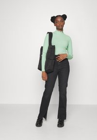 Vero Moda Petite VMEVIE HIGHNECK - Camisola de manga comprida - mist green