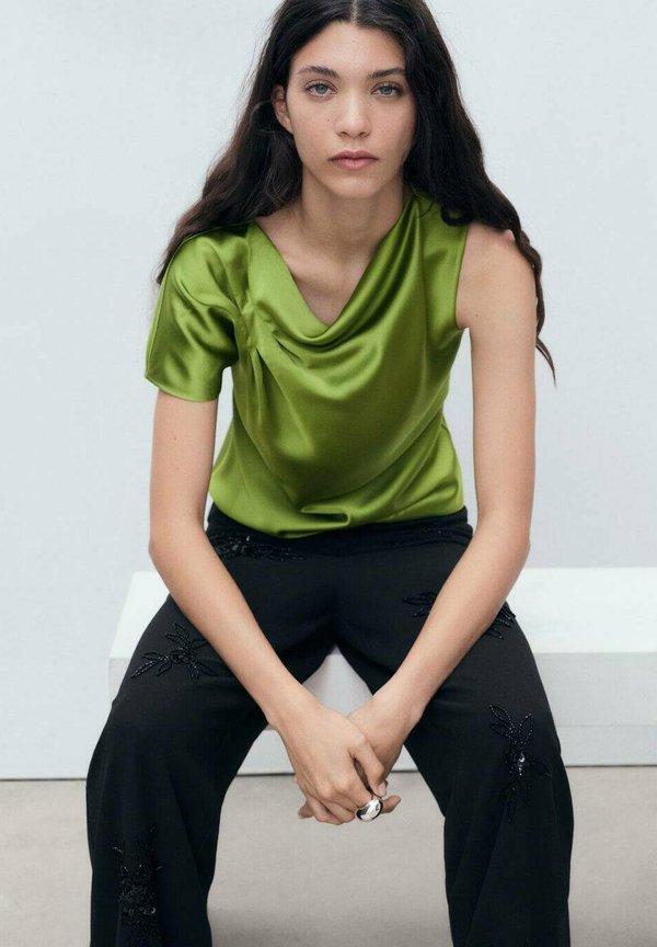 WITH DRAPED DETAIL - Top3