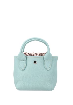 Sac à main en cuir texturé bleu clair avec deux anses et un bouton argenté, montrant partiellement un tissu à rayures zébrées à l'intérieur.