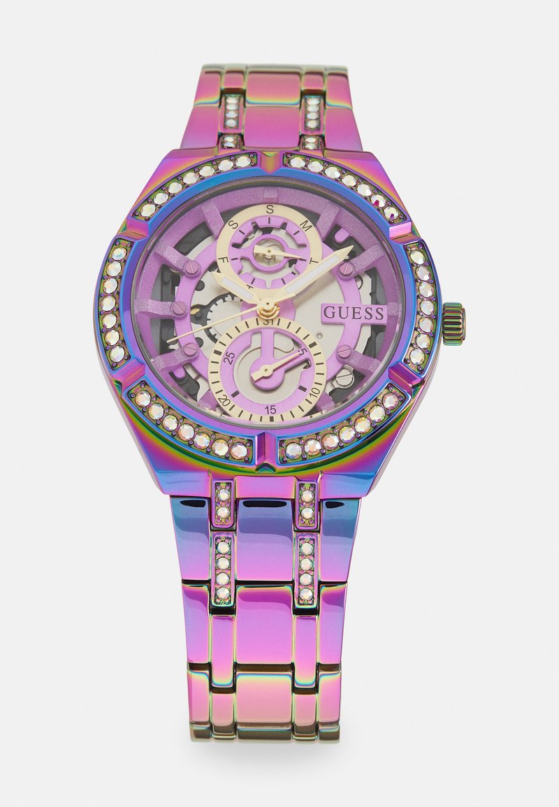 Orologio in metallo dai colori dell'arcobaleno con un quadrante a più strati, due sottoquadranti e una lunetta decorata con pietre trasparenti. Il design geometrico del bracciale completa l'aspetto.