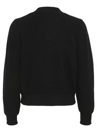 Svart stickad tröja med ribbat mönster, rundad krage och långa ärmar. Den nedersta fållen är något kortad och figurnära.