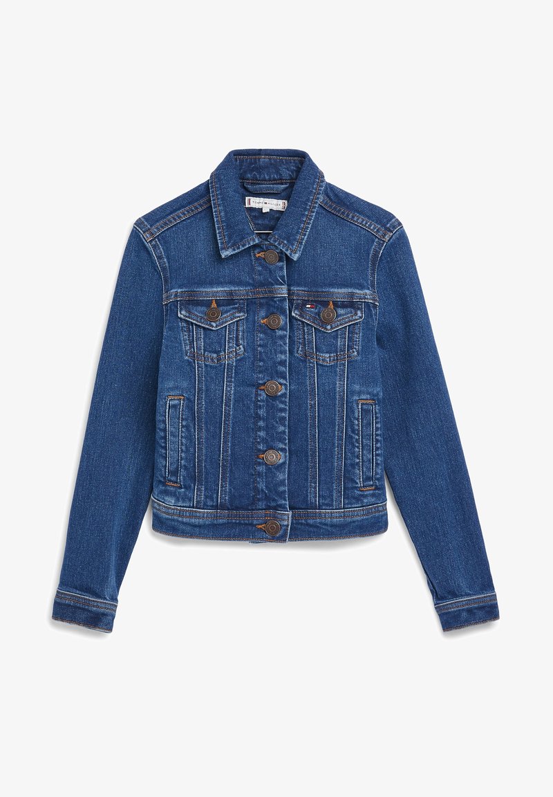 Giacca in denim blu dal design classico, con chiusura a bottoni, due tasche sul petto e orlo corto. Dettagli cuciti in tutta la giacca.