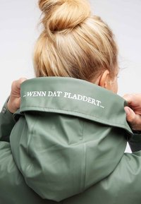 Schmuddelwedda Parkas - olive