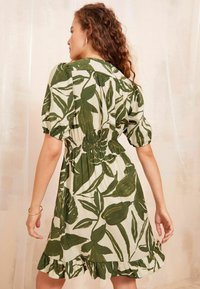 Friends Like These SHORT SLEEVE - REGULAR FIT - Rochie de zi - green