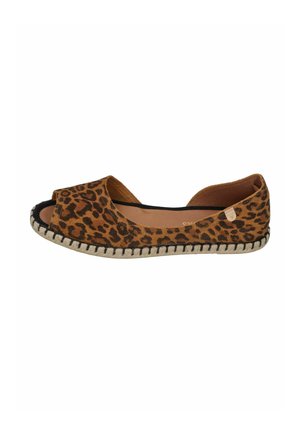 Brauner Leoparden-Print flacher Schuh mit offenem Zehenbereich, genähter beiger Sohle und zum Hineinschlüpfen.