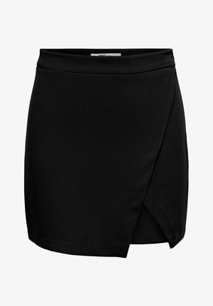 Czarna asymetryczna mini spódnica kopertowa z prostym paskiem w talii, gładką fakturą i lekkim nakładaniem się na przedniej, prawej stronie.