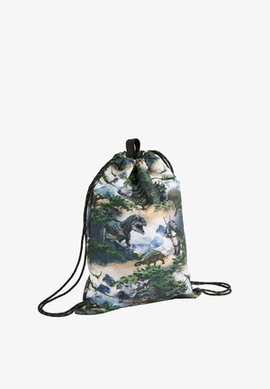 Bolsa con cordón con ilustraciones de dinosaurios, incluyendo T-Rex y triceratops entre árboles y montañas en un entorno natural prehistórico.