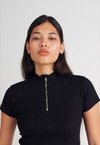 Calvin Klein Jeans VARIEGATED HALF ZIP - Basic póló - black