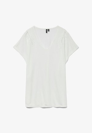 Valge lühikeste varrukatega T-särk sügava V-kaelusega. Krae peal on keerukad pitsdetailid. Pehme kangas, vaba lõige, lihtne disain.