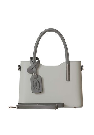Hellgraue Lederhandtasche mit strukturiertem Design, kontrastierenden grauengriffen, silberner Hardware und einem abnehmbaren Schultergurt.