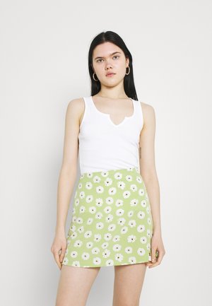 Top - white